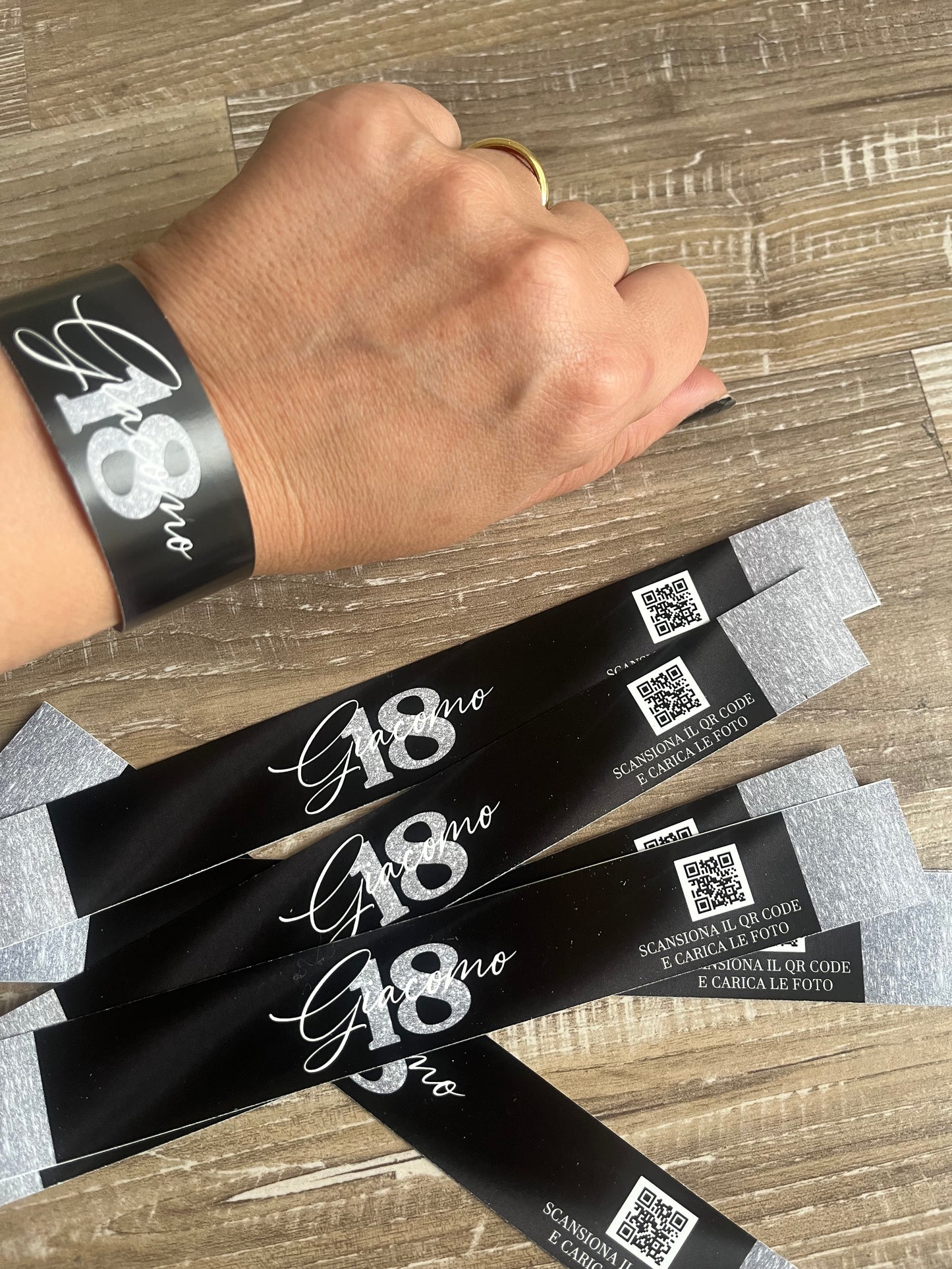 THE PARTY BRACELET - IL BRACCIALETTO DELLA FESTA